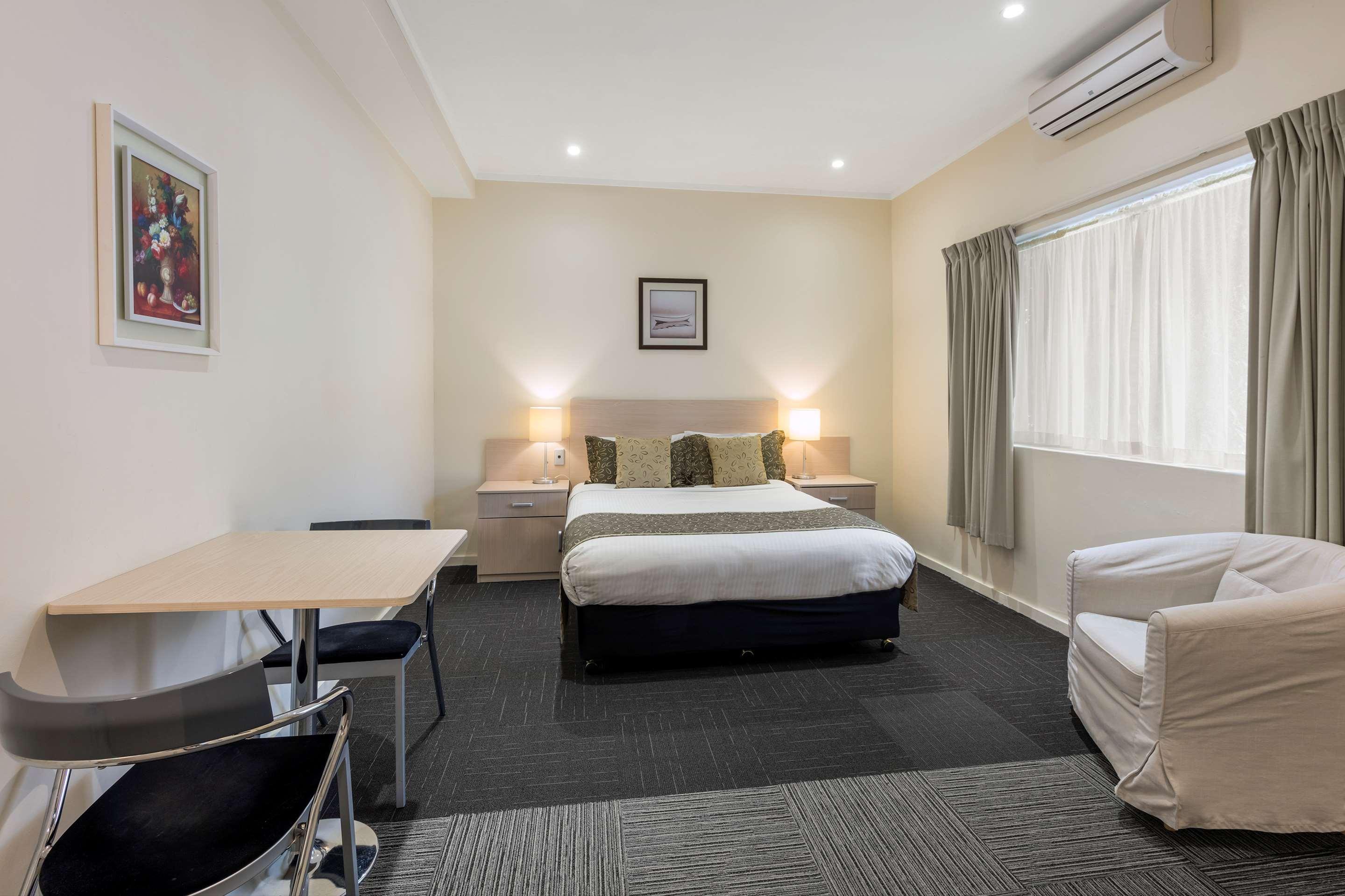 Best Western Plus Service Inn & Suites Lethbridge Kültér fotó